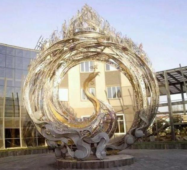 不锈钢雕塑虽然不易生锈但也要注意保养